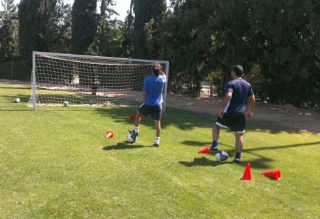 מדריכי כדורגל